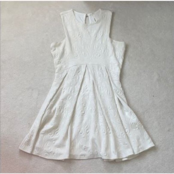 Estam Cream Imprinted Sleeveless Dress - Picture 4 of 11